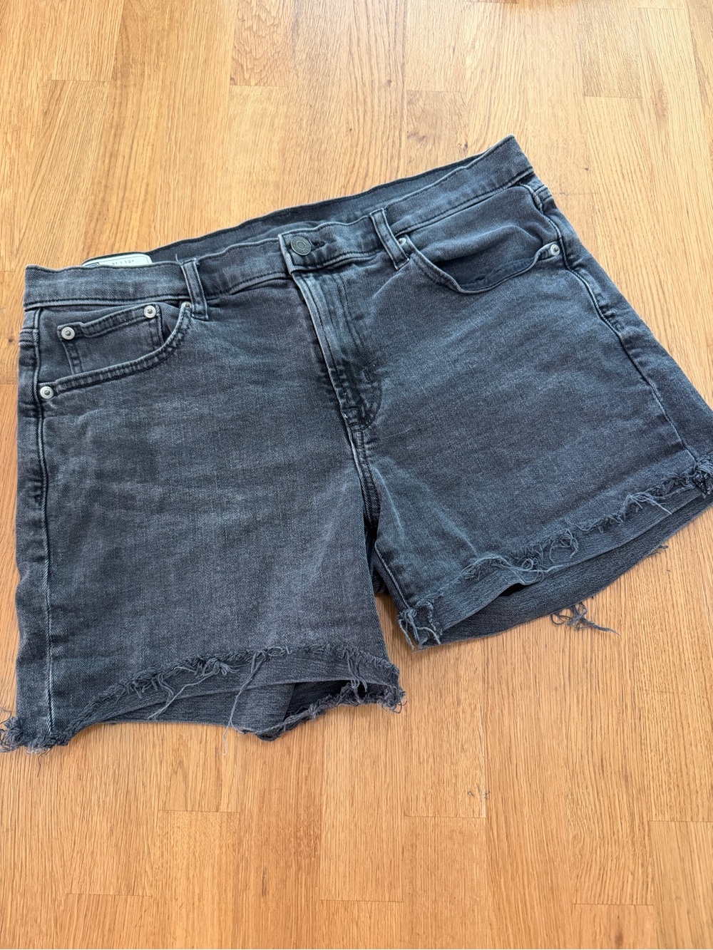 Gap 12/31 Mid Rise Stretch Denim Shorts in Washed Black 5in Inseam